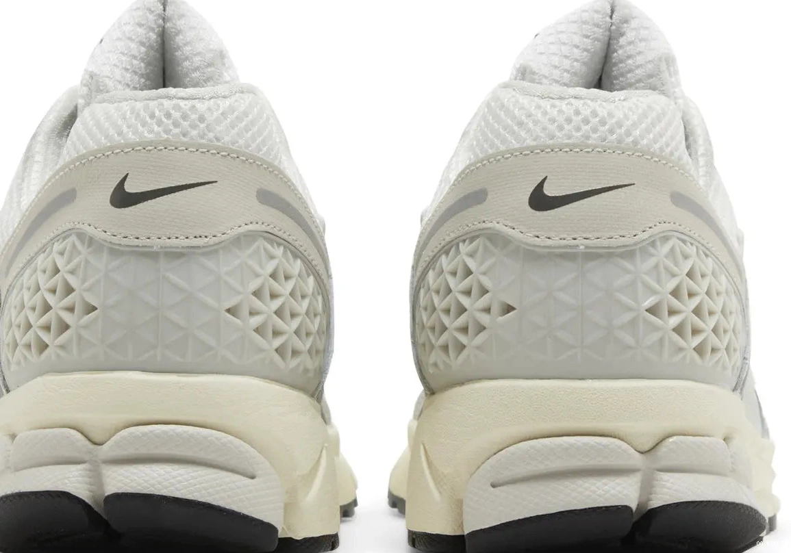 5 Platinum Tint Nike Zoom Vomero 0725